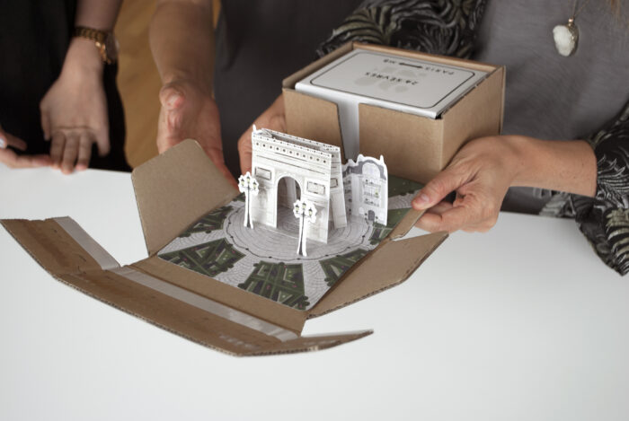 24 Sèvres custom pop up packaging